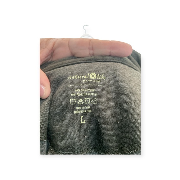 Women’s NWOT Natural Life cropped, raw hem, hoodie, size large - Picture 3 of 3